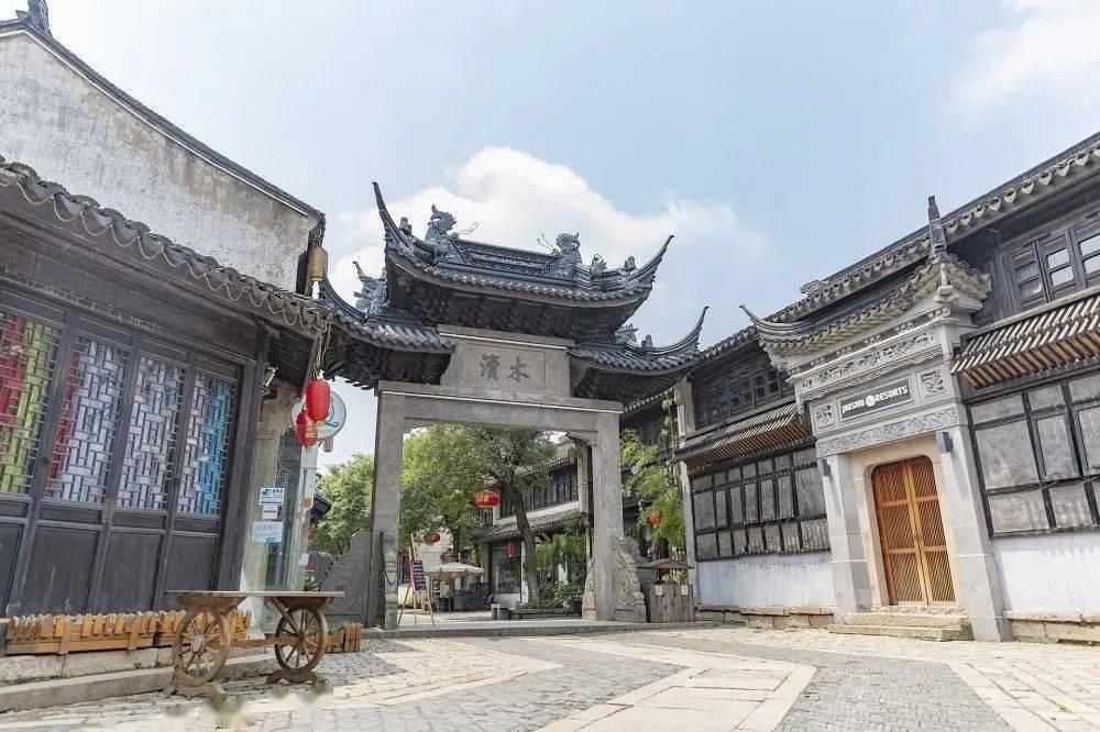 救援爱图画的男孩